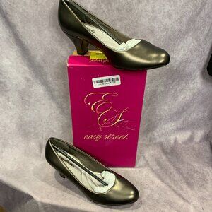 Easy Street Women's Fabulous Pump Extra Wide